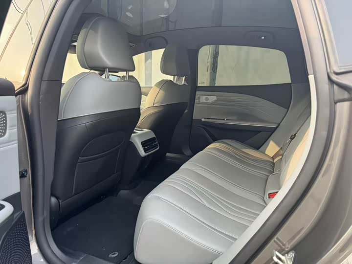 Фото 5 - Geely Galaxy E8