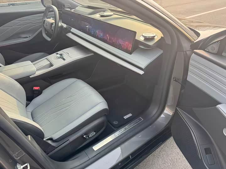 Фото 8 - Geely Galaxy E8