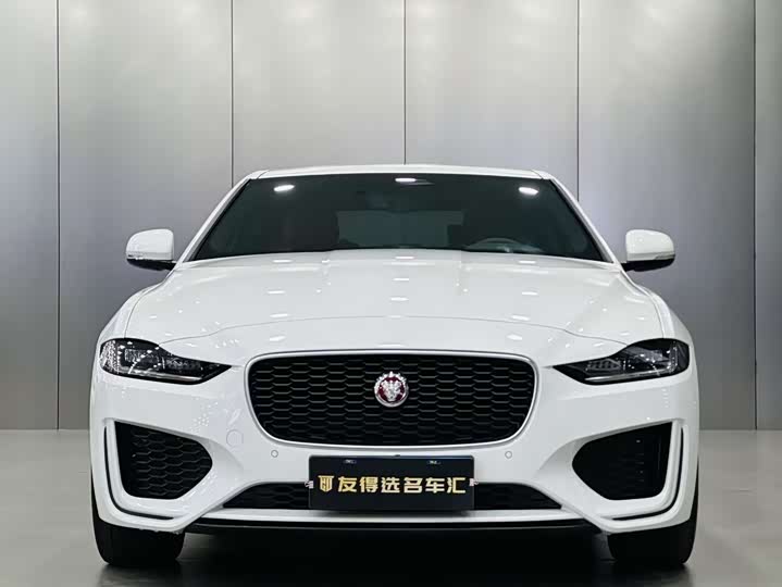 Фото 3 - Jaguar XE L