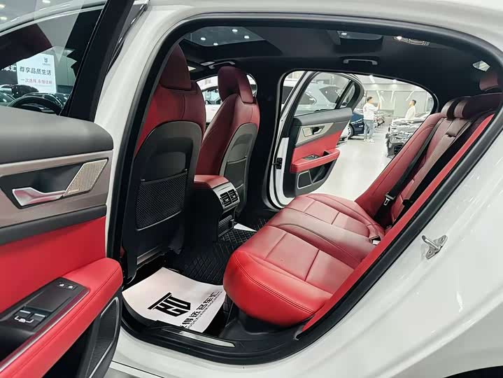 Фото 5 - Jaguar XE L