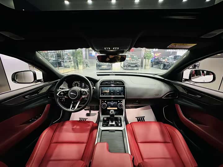 Фото 6 - Jaguar XE L