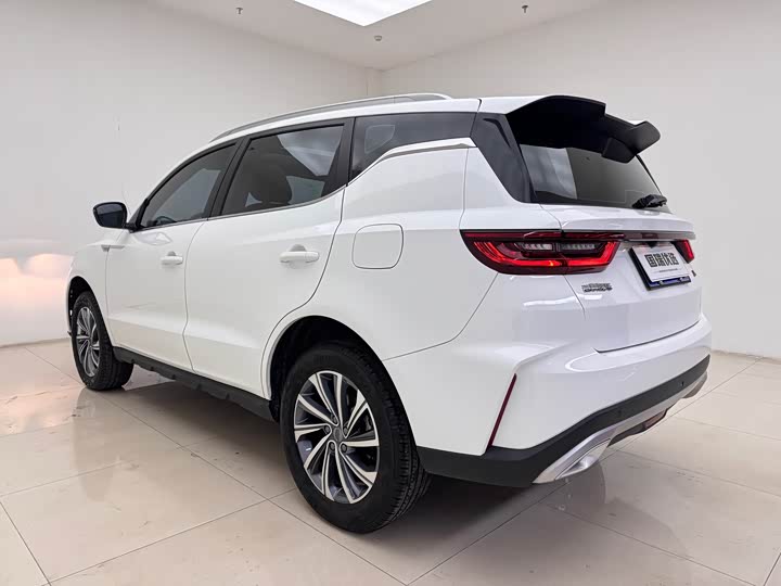 Фото 4 - Geely Vision X6