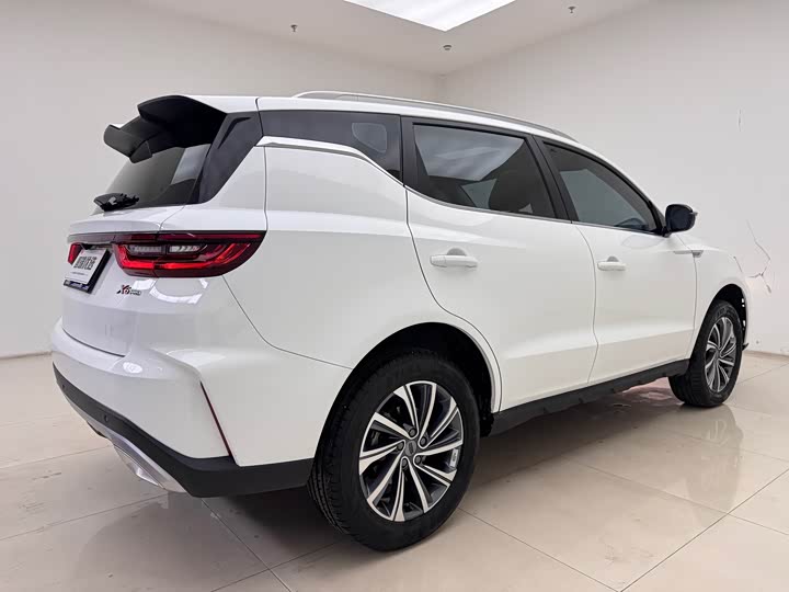 Фото 6 - Geely Vision X6