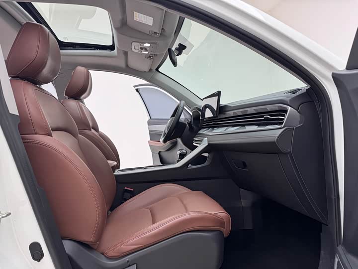 Фото 8 - Geely Vision X6