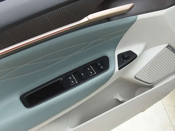 Фото 8 - Geely Geometry G6