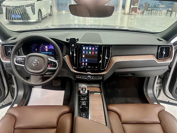 Фото 9 - Volvo XC60