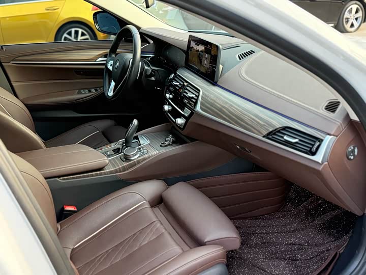 Фото 9 - BMW 5 Series