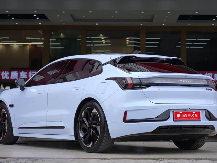 Фото 2 - Zeekr 001