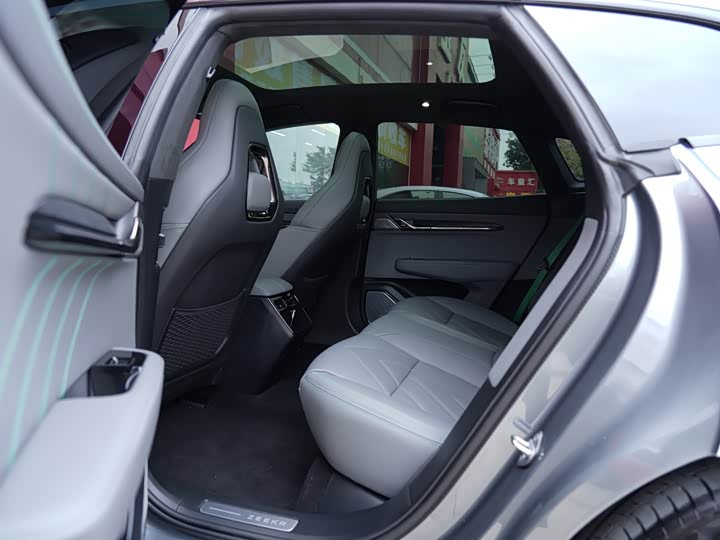 Фото 6 - Zeekr 001