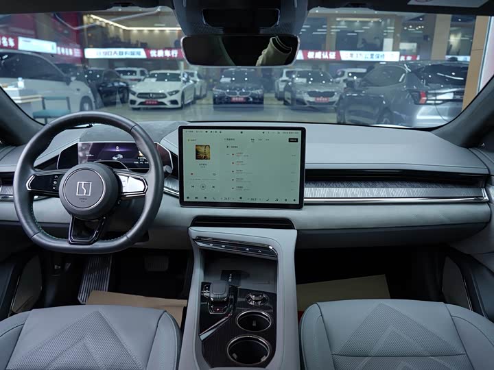 Фото 7 - Zeekr 001