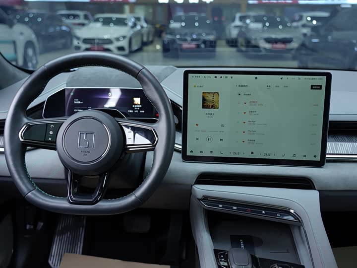 Фото 8 - Zeekr 001