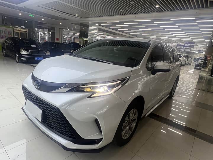 Фото 1 - Toyota Granvia