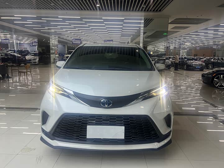 Фото 2 - Toyota Granvia