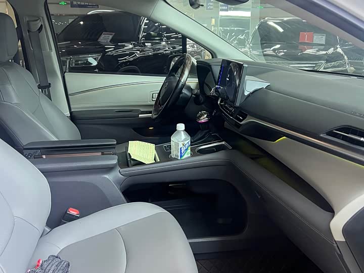 Фото 6 - Toyota Granvia