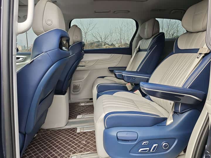 Фото 6 - Roewe iMax 8