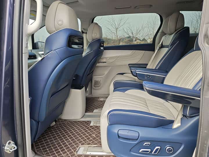 Фото 7 - Roewe iMax 8