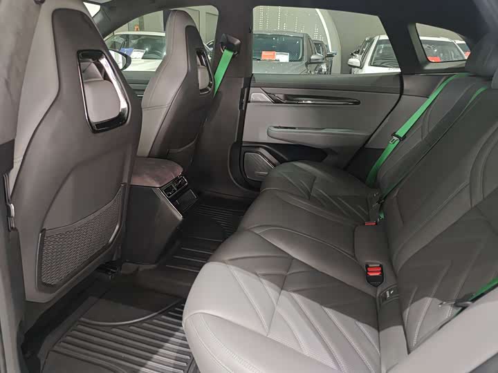 Фото 6 - Zeekr 001