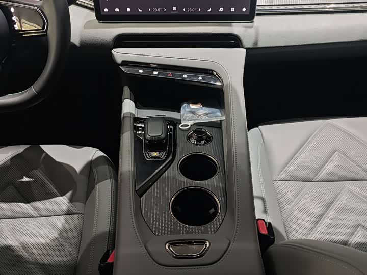 Фото 8 - Zeekr 001