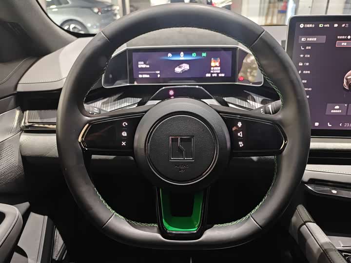 Фото 9 - Zeekr 001