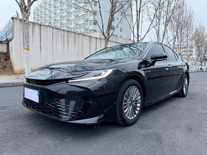 Фото 1 - Toyota Camry