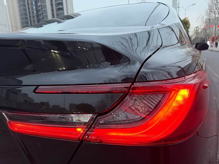 Фото 8 - Toyota Camry