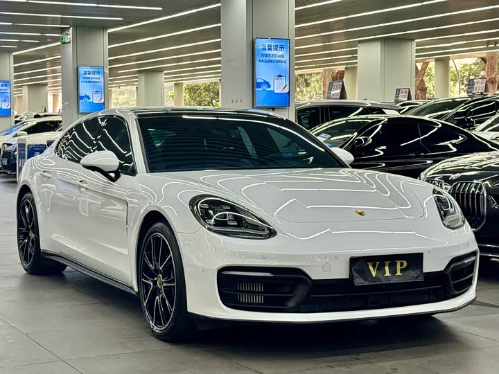 Фото 3 - Porsche Panamera
