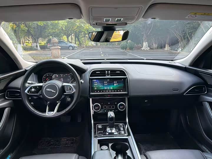 Фото 5 - Jaguar XE L