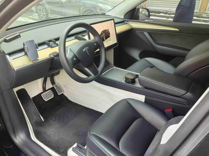 Фото 3 - Tesla Model Y