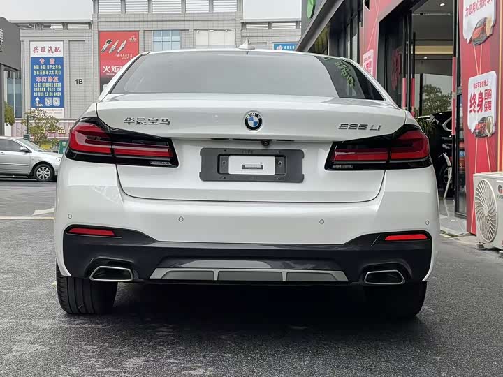 Фото 9 - BMW 5 Series