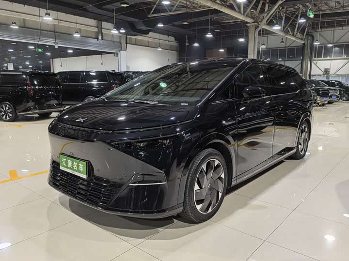 Фото 1 - XPeng X9