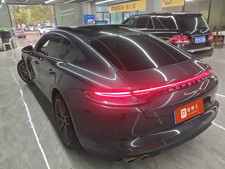 Фото 2 - Porsche Panamera