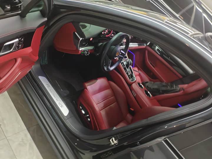 Фото 3 - Porsche Panamera