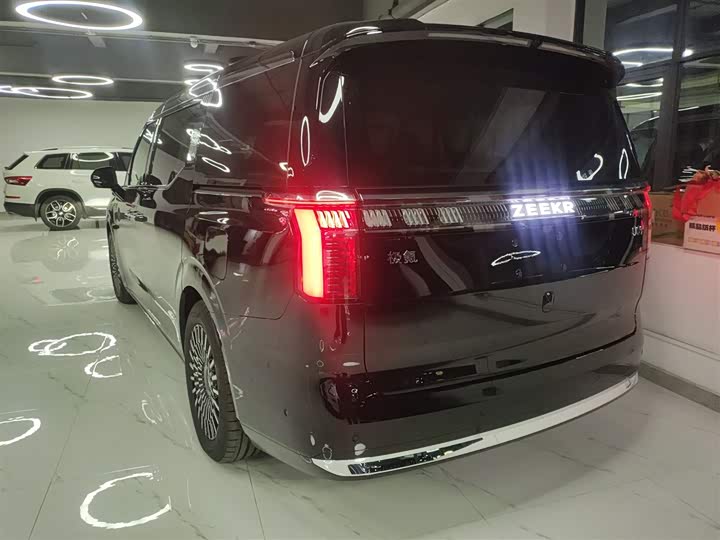 Фото 5 - Zeekr 009