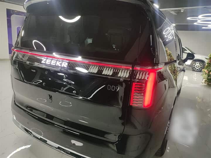 Фото 7 - Zeekr 009