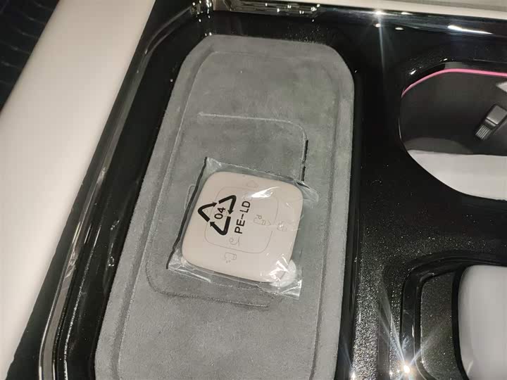 Фото 9 - Zeekr 009