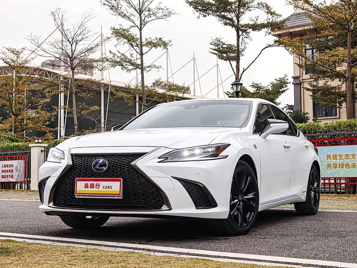 Фото 3 - Lexus ES