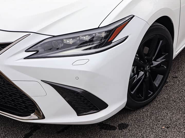 Фото 4 - Lexus ES