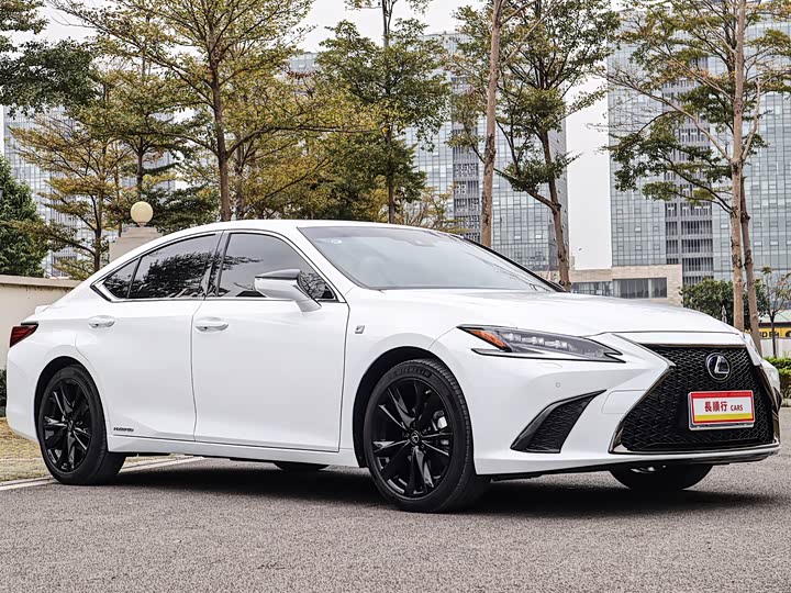 Фото 5 - Lexus ES