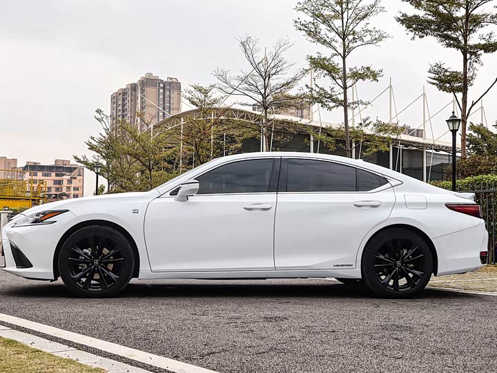 Фото 7 - Lexus ES