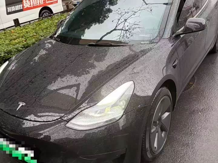 Фото 1 - Tesla Model 3