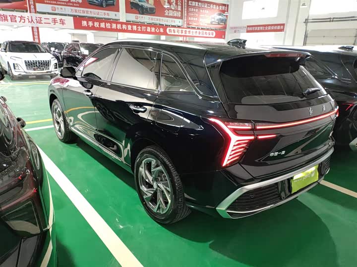 Фото 5 - Hongqi HS3 Hybrid