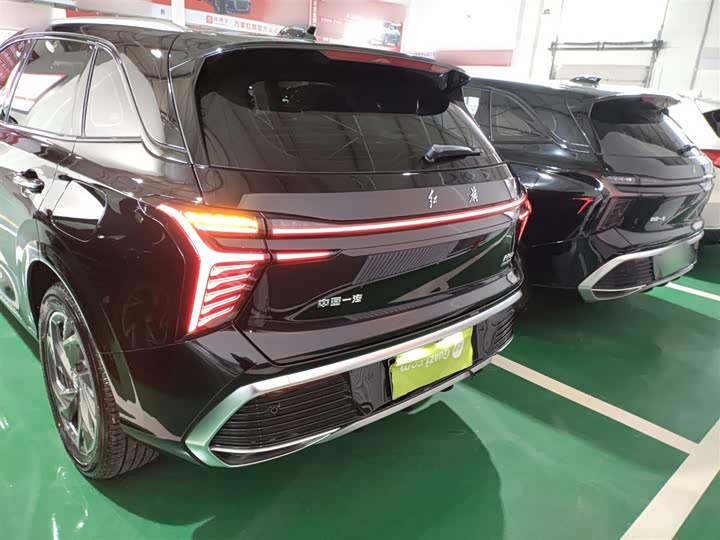 Фото 6 - Hongqi HS3 Hybrid
