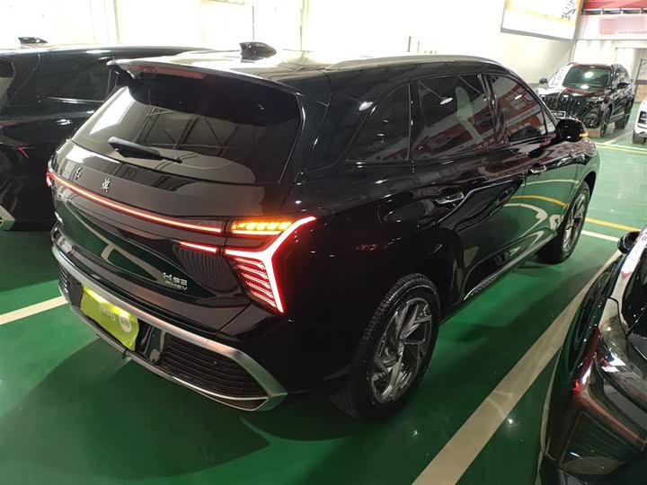 Фото 7 - Hongqi HS3 Hybrid