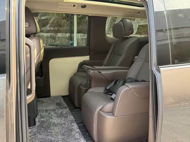 Фото 6 - LiXiang Mega