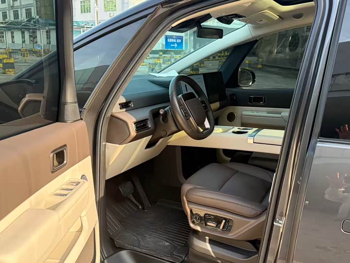 Фото 7 - LiXiang Mega