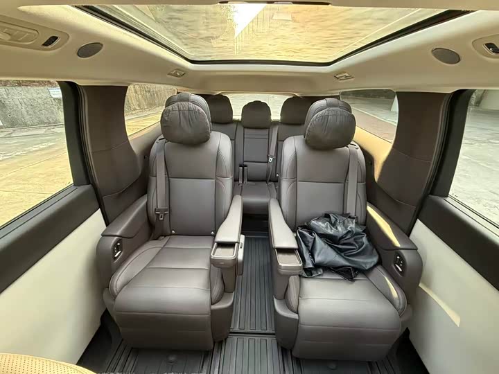 Фото 8 - LiXiang Mega