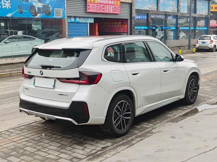 Фото 9 - BMW iX1