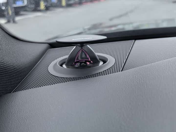 Фото 5 - Audi A6L