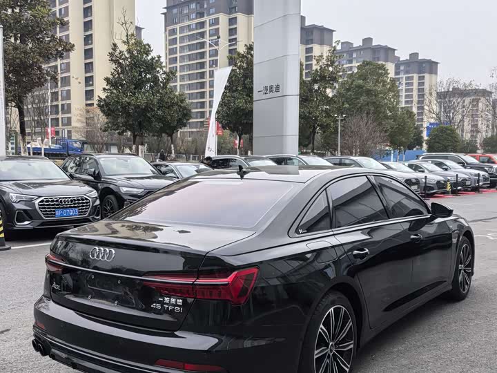 Фото 9 - Audi A6L