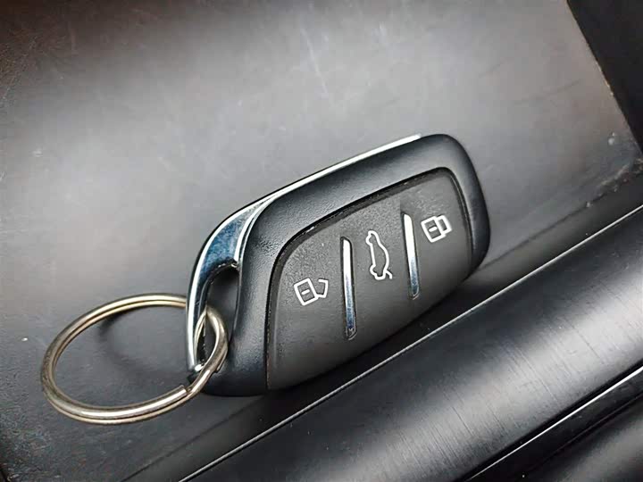 Фото 9 - Roewe i5